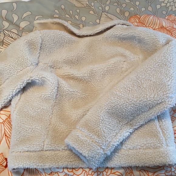 Fuzzy jacket - Picture 4 of 4